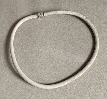 AGATHA PARIS 가죽 초커 화이트 실버 클로징