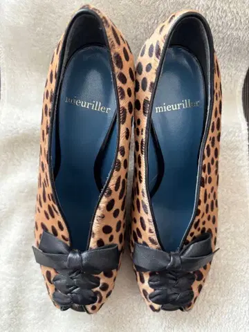 mieuriller 송치 리본 펌프스 22cm