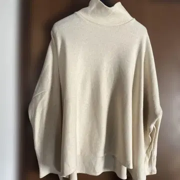 노리즈 터틀넥 오버 사이즈 니트 화이트 하이넥