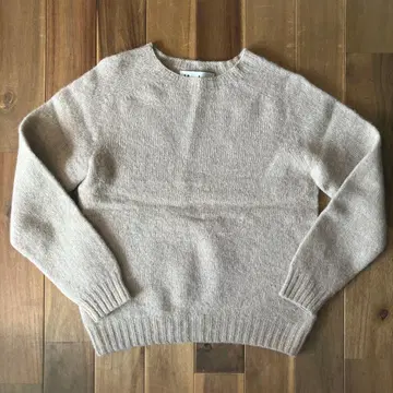 베이지 울 혼방 크루넥 스웨터