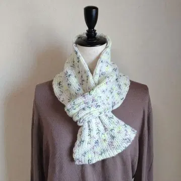 컴팩트 머플러 화이트