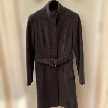 다크 그레이 벨트 하이넥 코트