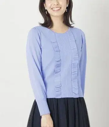 새상품 TO BE CHIC 2023 스캘럽 넥 프릴 니트