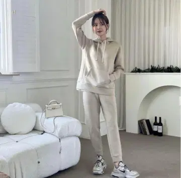 새상품급 벌스데이 바쉬 맨투맨 셋업 화이트 S