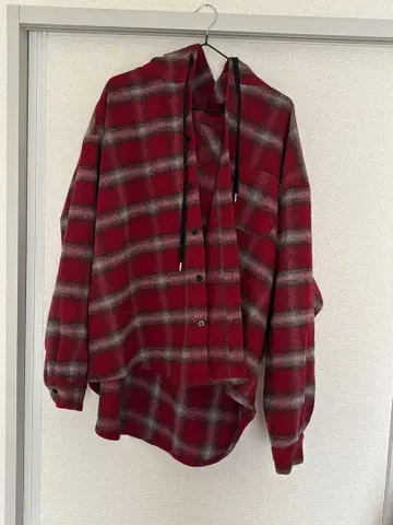 후드 부착 플란넬 셔츠 빨간색과 그레이 체크