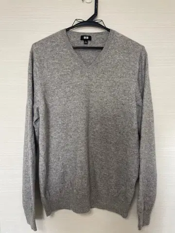 유니클로 캐시미어 V넥 스웨터