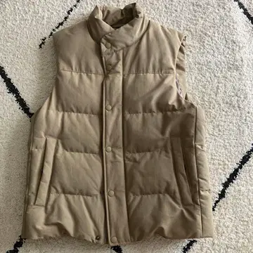 미사용품 UNIQLO 베이지 다운 베스트