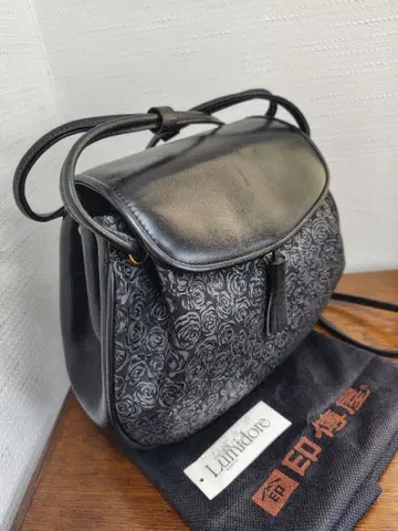 새상품급 인덴야 루미도레 가죽 장미 숄더백 블랙