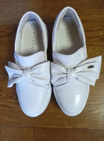 TOCCA 리본 포함 스니커즈 화이트 핑크