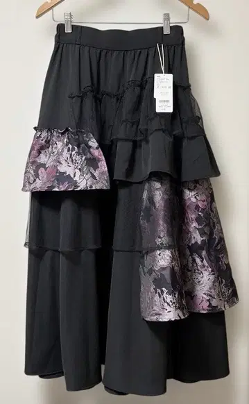 [ 미사용 새상품 ] HARE 아트 자카드 절개 플레어 스커트 핑크