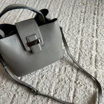 그레이 가죽 숄더백 Della Stella