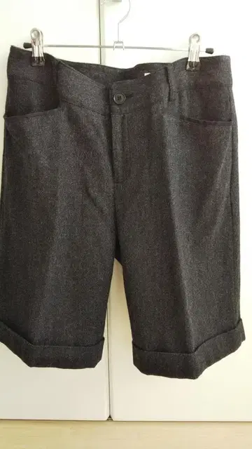 HusHush 다크 그레이 숏팬츠 M 사이즈