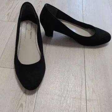 ORiental Traffic 블랙 스웨이드 로우힐 펌프스