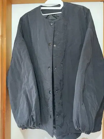 블랙 컬러 퀼팅 다운 자켓 M 사이즈