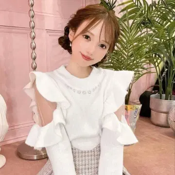 미셸 마카롱 michellMacaron 비쥬 프릴 니트탑