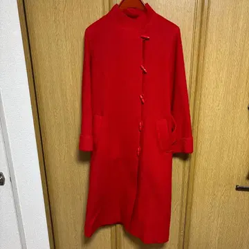아푸트라피카 롱 코트 레드