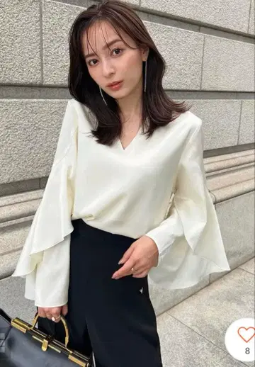 [ 택 포함 ] anuans 트위스트 프릴 V넥 블라우스