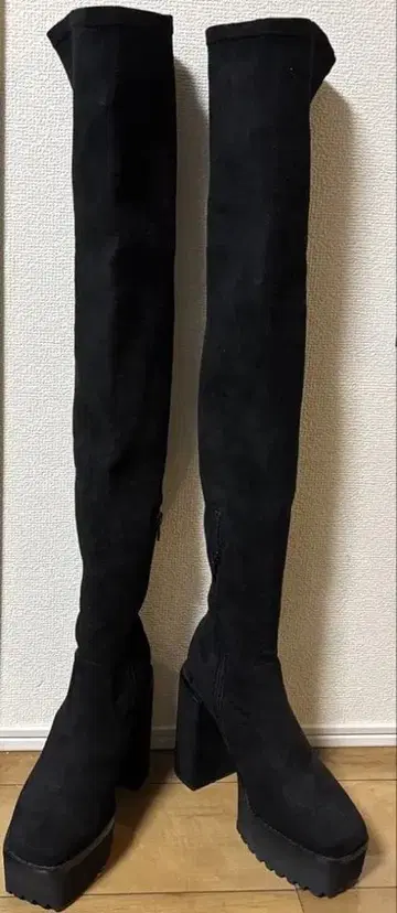 새상품 미사용 EMODA 에모다 니하이 부츠 M 블랙 스웨이드