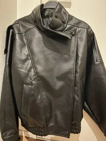 페이크 레더 자켓 ZARA 같은 형태
