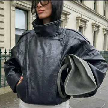 페이크 레더 자켓 ZARA 같은 형태