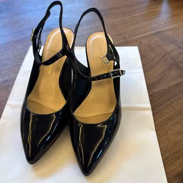 에나멜 블랙 스틸레토 하이힐