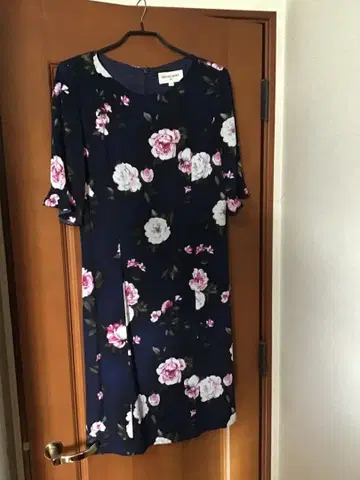 BRIANNA SMITH 네이비 플라워 원피스