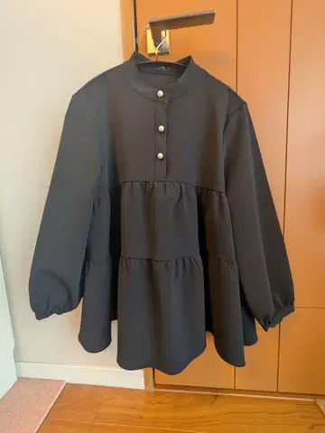 SONO 펄 버튼 네이비 티어드 긴팔 셔츠