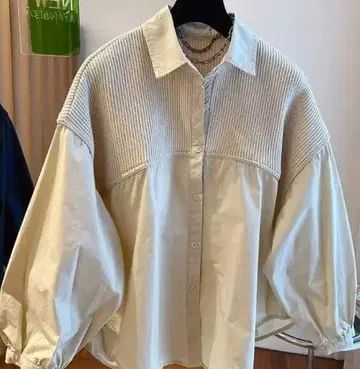 크림색 벌룬 슬리브 셔츠