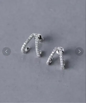 UNITED ARROWS V-SHAPED 귀걸이