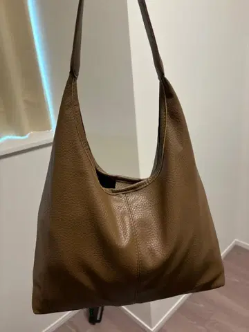 브라운 가죽 숄더백