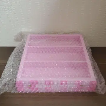 마더 가든 딸기 도넛 샵 진열대