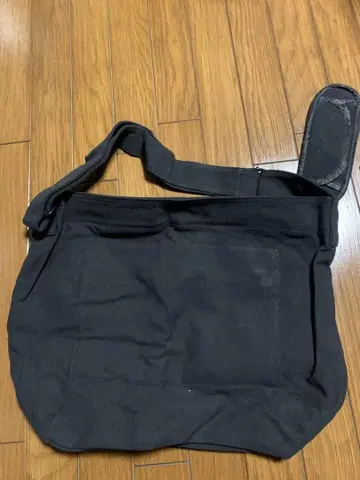 블랙 캔버스 숄더백