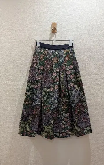 꽃무늬 플레어 스커트 이에나