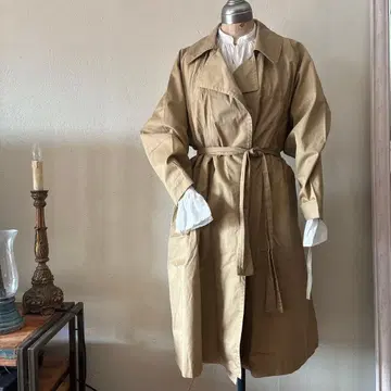 베이지 트렌치코트 허리 벨트 포함