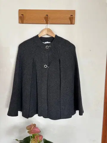 ZARA 니트 케이프 코트