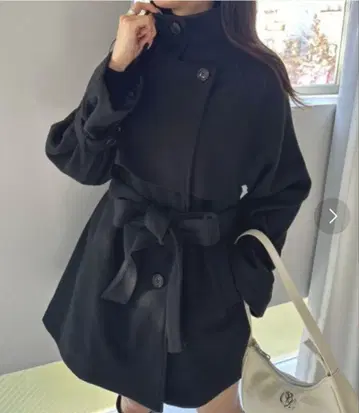 허리 리본 포함 숏코트 블랙