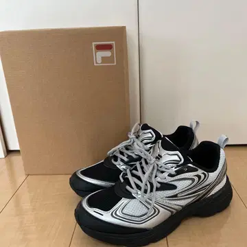 FILA 인터런 스니커즈 새상품급 26 블랙 x 실버
