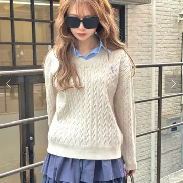 미사용 새상품 레이 카즌 치코 케이블 니트 V넥 스웨터 2025 신상