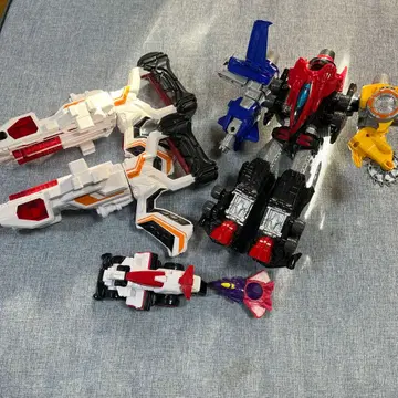 괴도전대 루팡레인저 VS 경찰전대 패트레인저