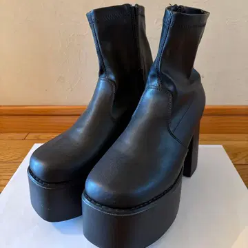 YOSUKE 통굽 숏부츠 10cm 블랙