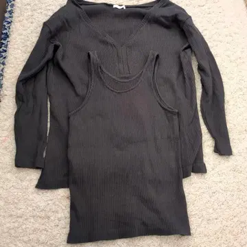 리브 편직 다크 그레이 긴팔 상의와 탱크탑 세트