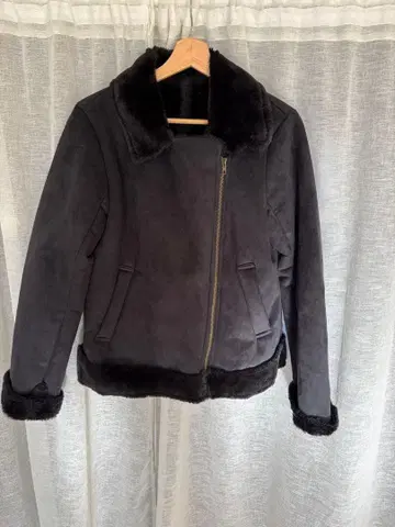 블랙 무스탕 스타일 자켓 M 사이즈