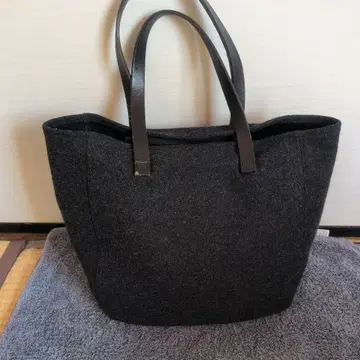 마가렛호웰 펠트 토트백 그레이