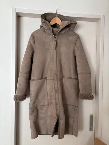 새상품급 ZARA 자라 후드 부착 베이지 무스탕 코트 165