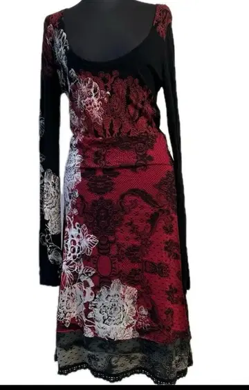 Desigual 빨간색과 블랙 꽃무늬 긴팔 원피스