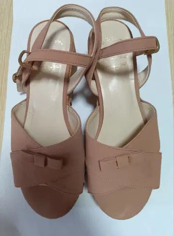 리본 포함 핑크 샌들 코르크 밑창