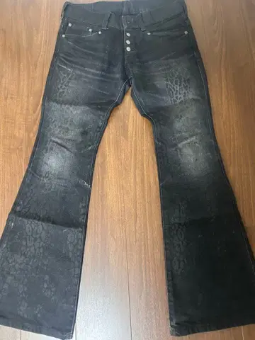 TORNADO MART 블랙 부츠컷 데님 M 표범 무늬