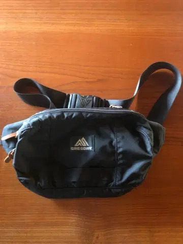 GREGORY 블랙 바디백