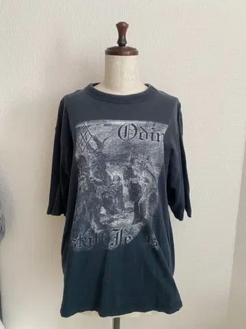 다크 그레이 그래픽 T셔츠 L 사이즈