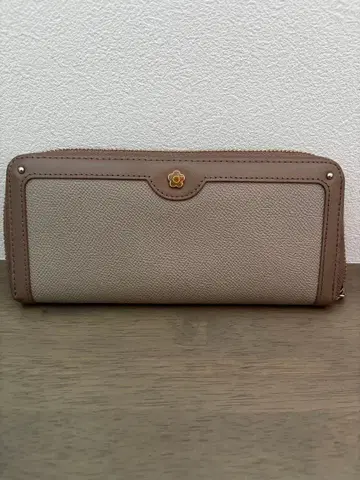 핑크 베이지 가죽 장지갑 마리콴트